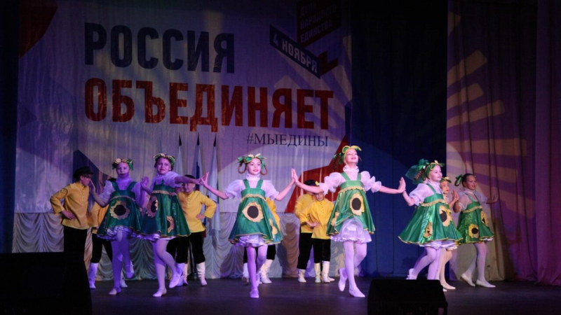 Волонтеров Ленобласти отметили знаками отличия