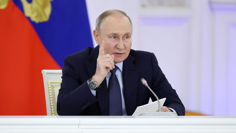 Путин: смысл наставничества проявляется у регионов, помогающих Донбассу