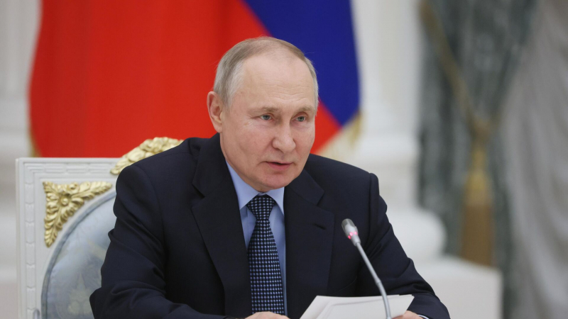 Путин вручил премию "Волонтер года" Наталье Аминевой