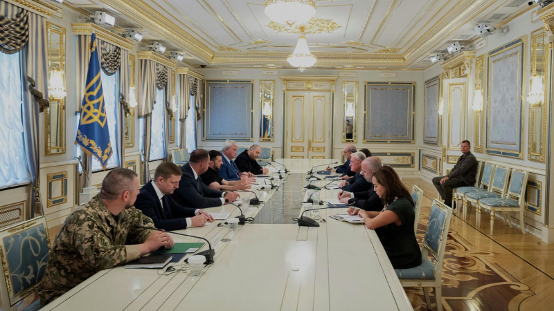 Келлог во время визита в Киев встретился с руководством ГУР и ВСУ