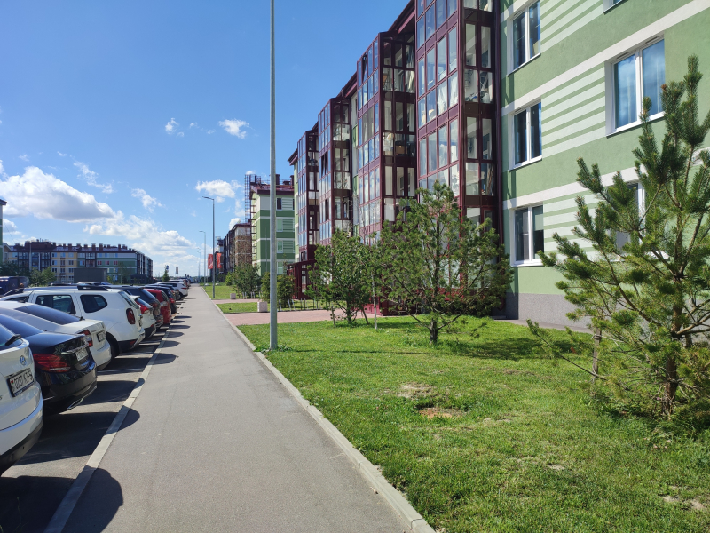 Автомобиль на парковке &mdash; нервы в порядке